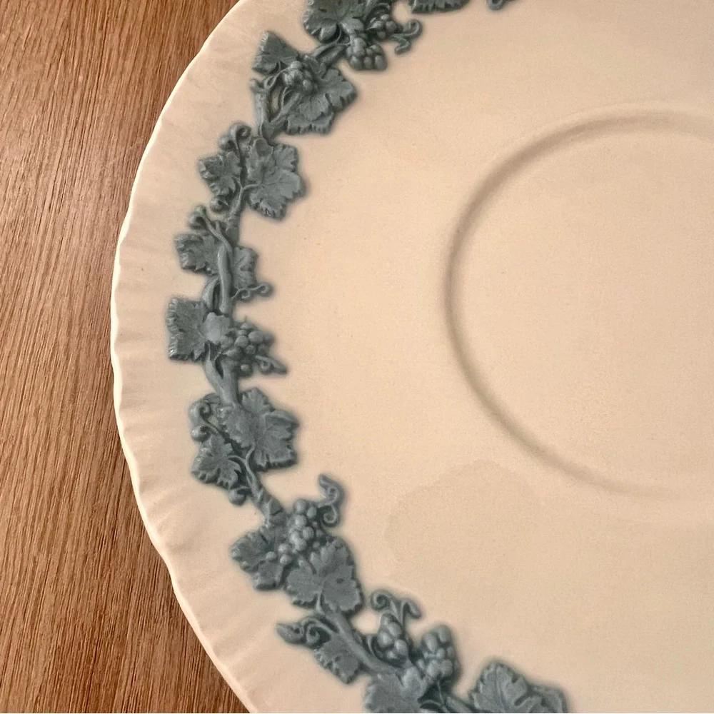 2 Set Wedgwood‎ 3D Lavender Blue Grape On Cream Queensware Soup Bowls & Saucers